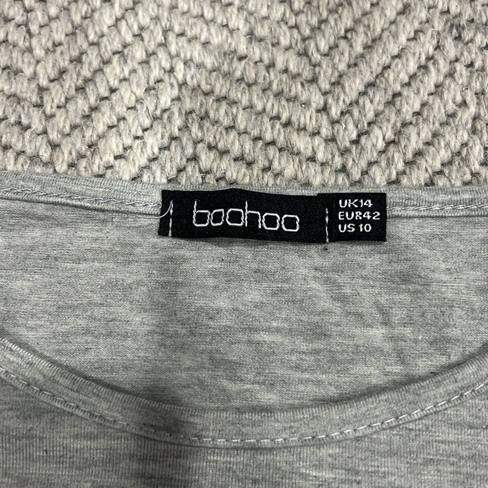 Boohoo Gray Long Sleeve Top with Floral Embroidery - Picture 2 of 6